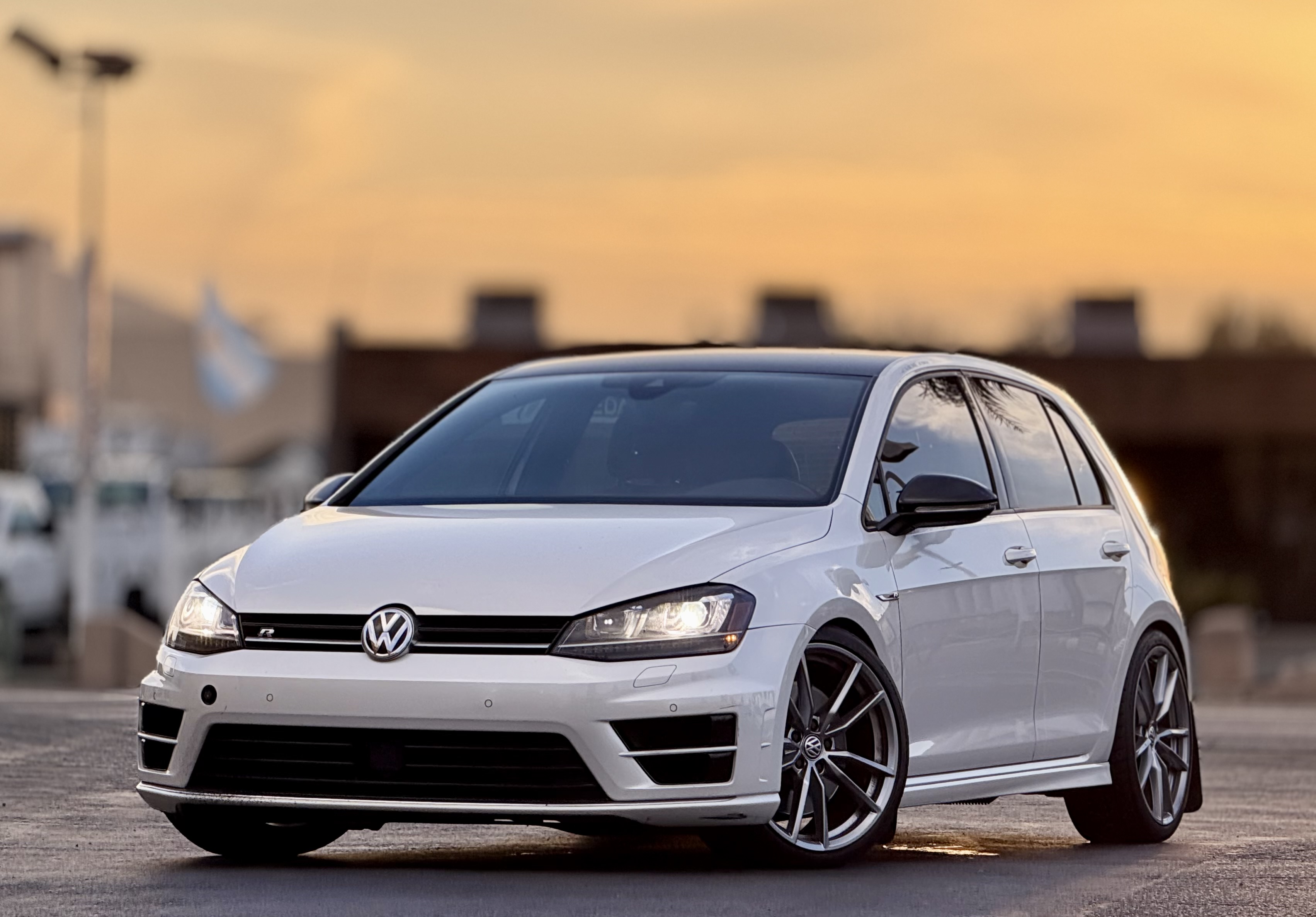 volkswagen golf r 2017 WVWWF7AU6HW106125 image volkswagen golf r 2017 WVWWF7AU6HW106125 image